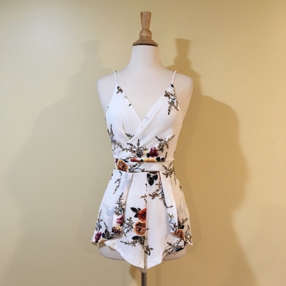 Gathered Surplice V Neck White Floral Cami Romper - Picture 4 of 7